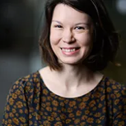 Évelyne, chargée de communication digitale interne