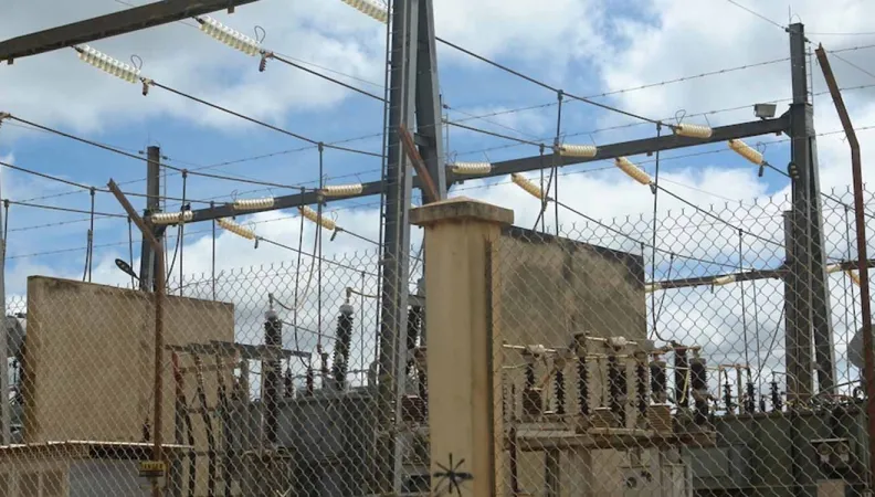 Ce projet vise à développer un hub proposant un parcours de formation de la licence au doctorat, de la recherche et du transfert technologique dans le domaine de l’audit et de l’efficacité énergétique à Madagascar.