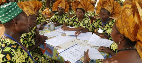 Le groupe AFD accorde un prêt de 10 millions d'euros à la Fondation Grameen Crédit Agricole pour favoriser l’accès des populations fragiles aux s