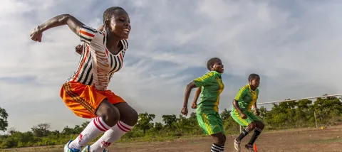 « Championnes » : le football pour faire progresser l’égalité filles-garçons en Afrique, FIFA, AFD, PLAN international