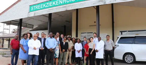 Depuis 2008, l’AFD accompagne la République du Suriname dans la construction et l’opérationnalisation de l’hôpital d’Albina, afin d’améliorer l’accès aux soins des populations de l’est du Suriname.